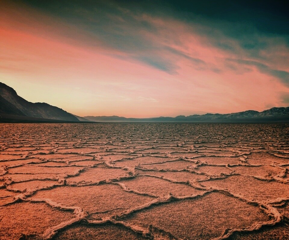 Высохшее пустынное озеро обои