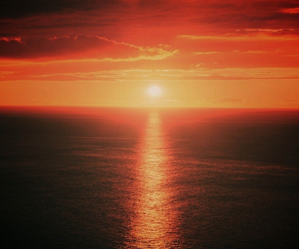 Закат и его отражение в море обои