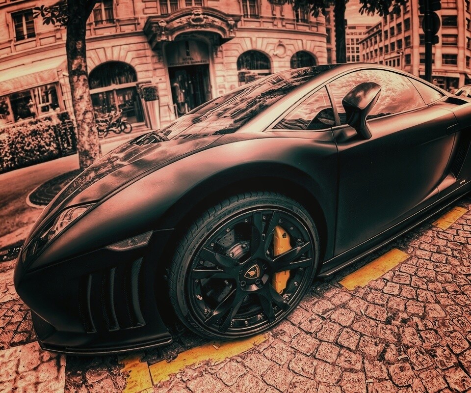 Ламборжини и Порше широкоугольным объективом обои