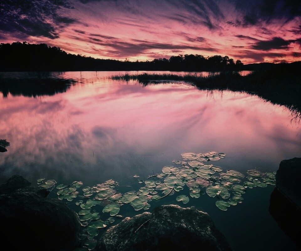 Озеро поздним вечером обои