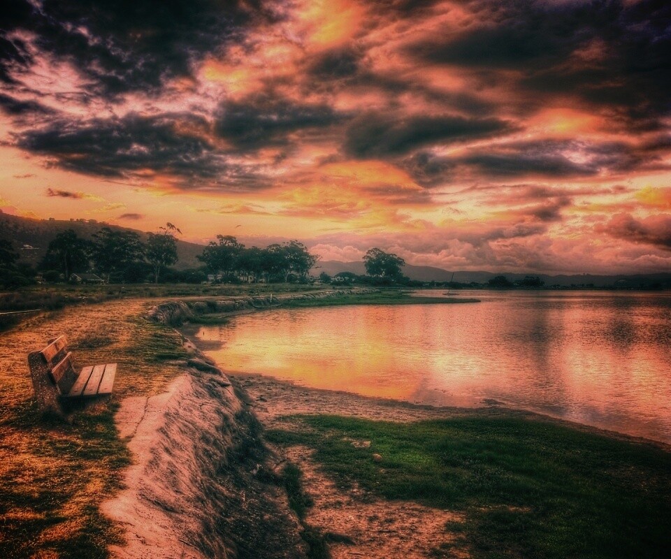 Скамейка у озера обои