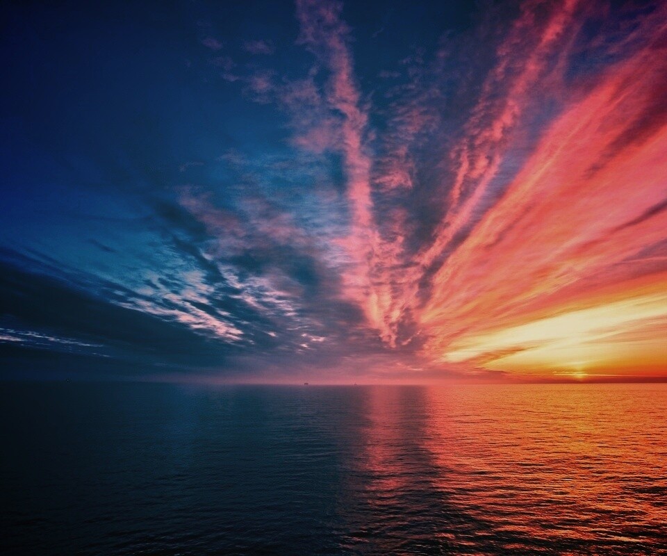 Закатное небо над морем обои