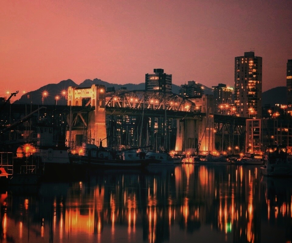 Мост и катера на закате обои