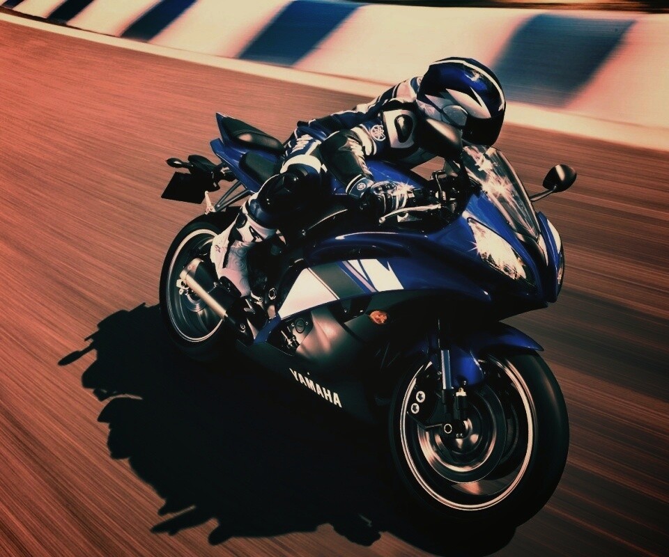 Мотоциклист на трассе обои