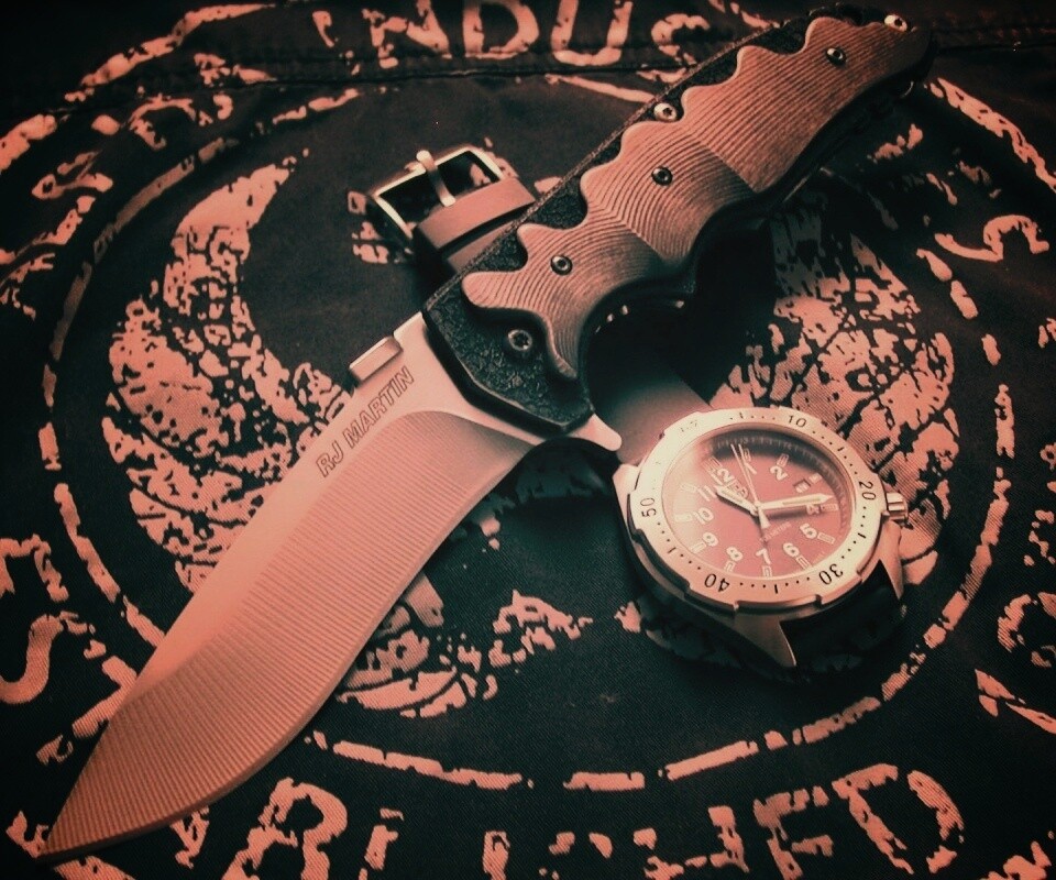 Солдатские часы и нож обои