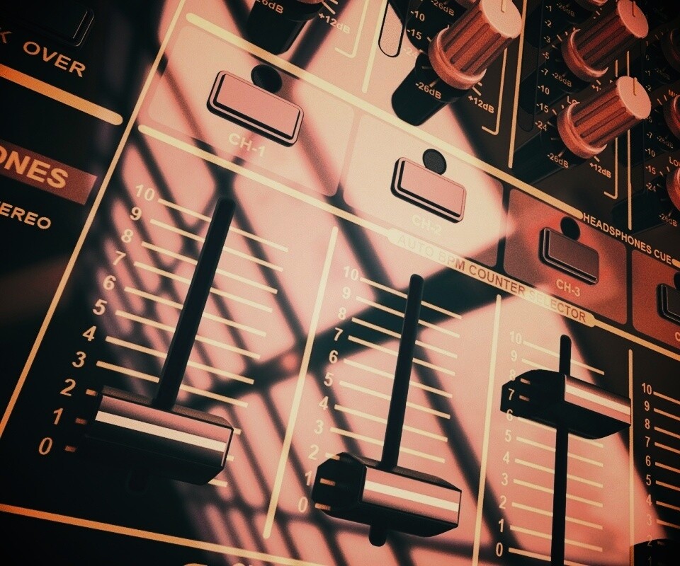 Пульт диджея и отражение на нем обои