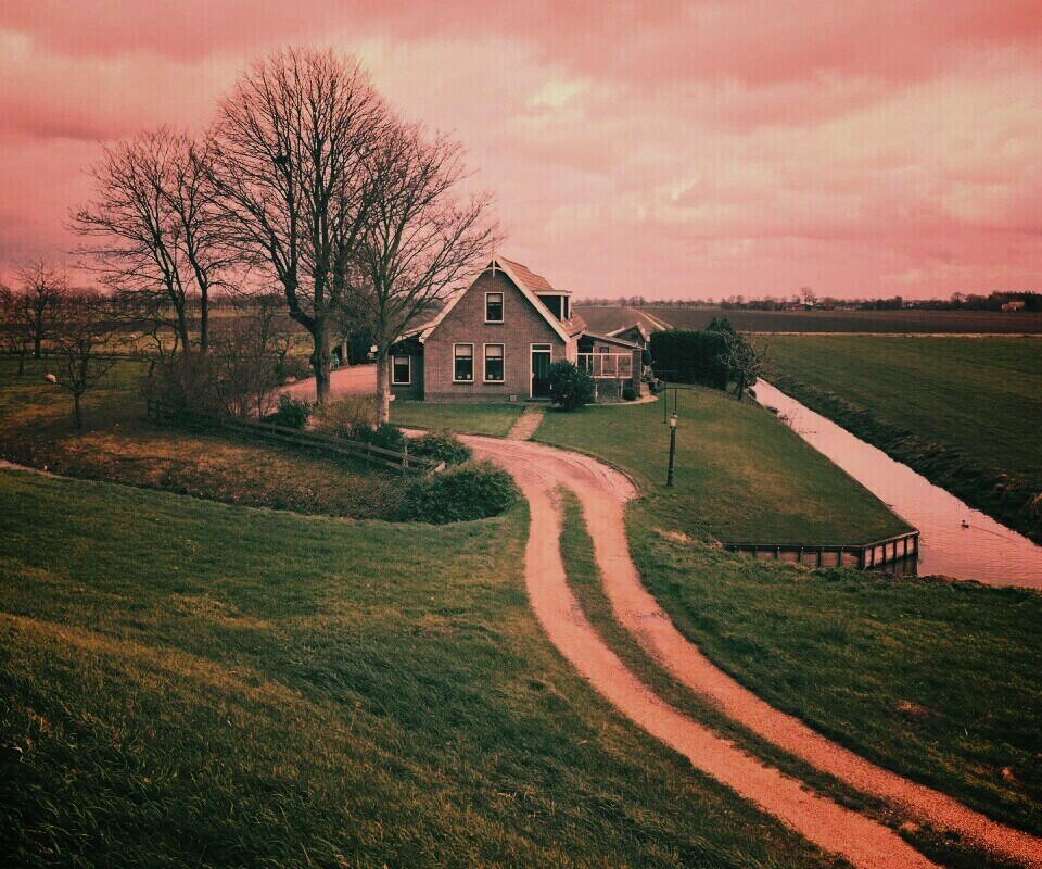 Дом в поле обои