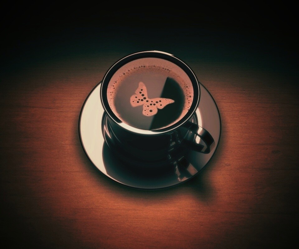 Чашка кофе с пенкой в форме бабочки обои