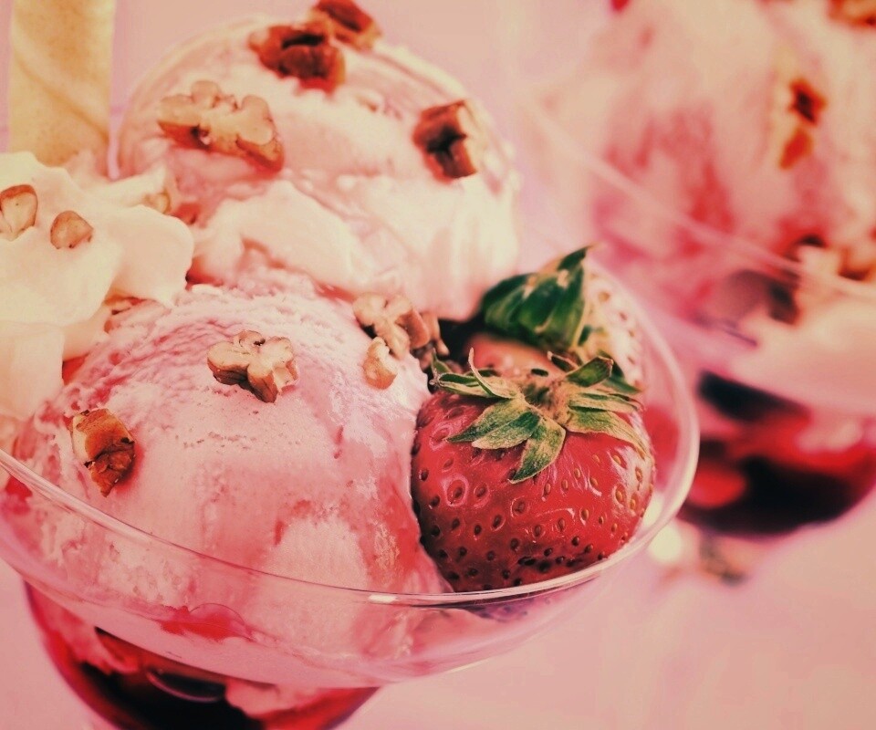 Клубничное мороженное обои