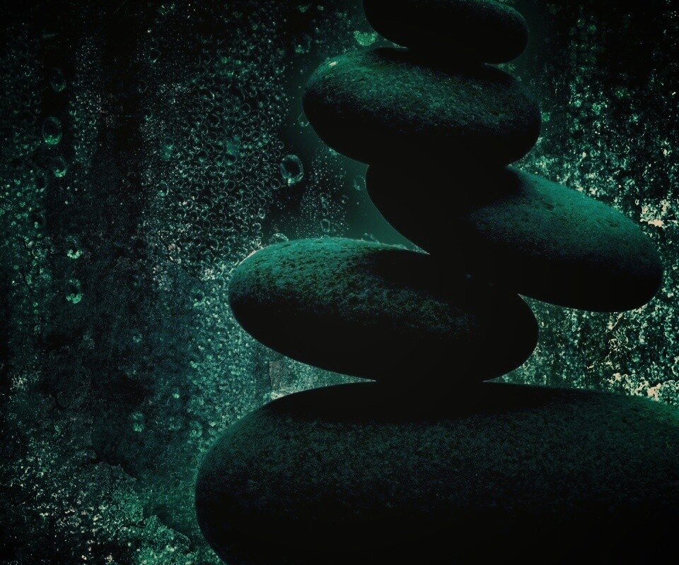 Башня из камней под водой обои