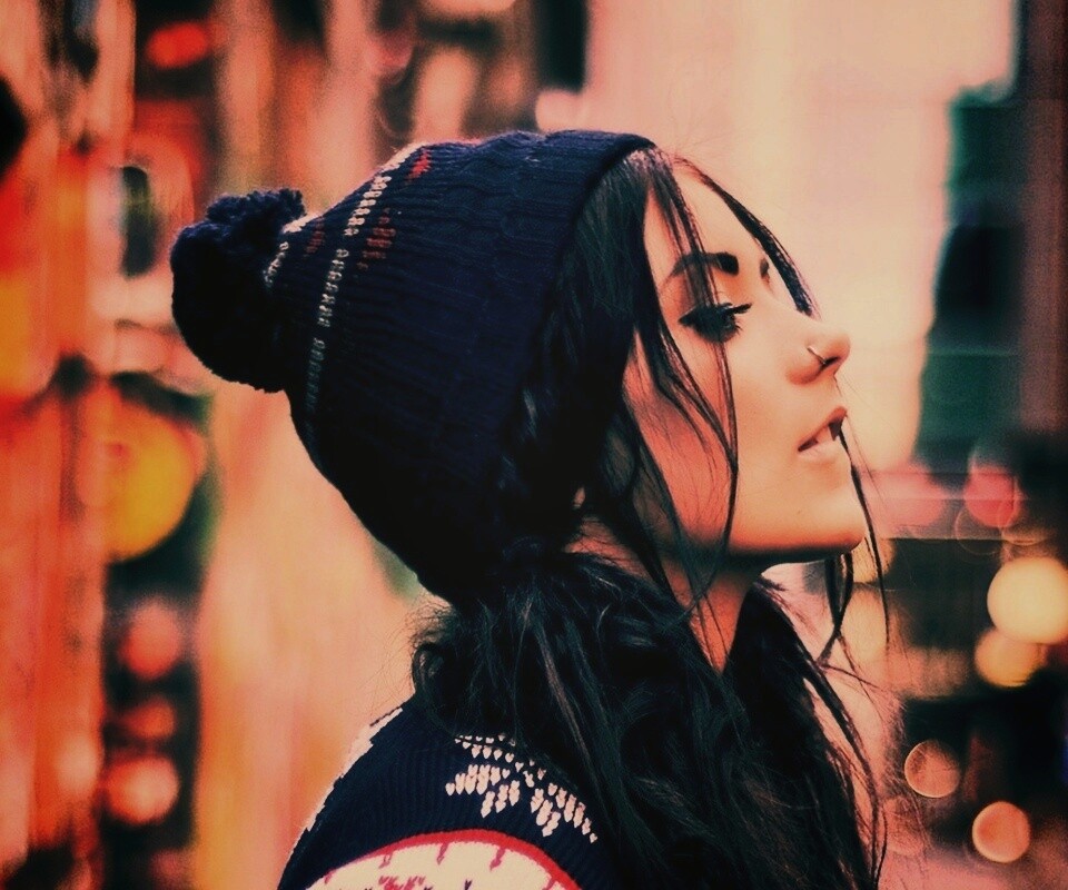 Девушка в шапке обои