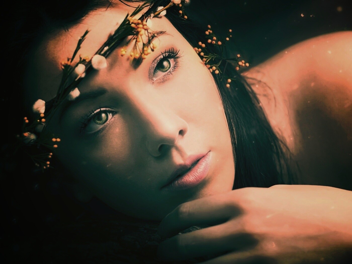 Девушка в венке обои