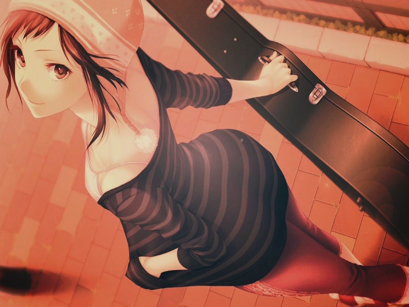 Девушка с гитарным чехлом обои