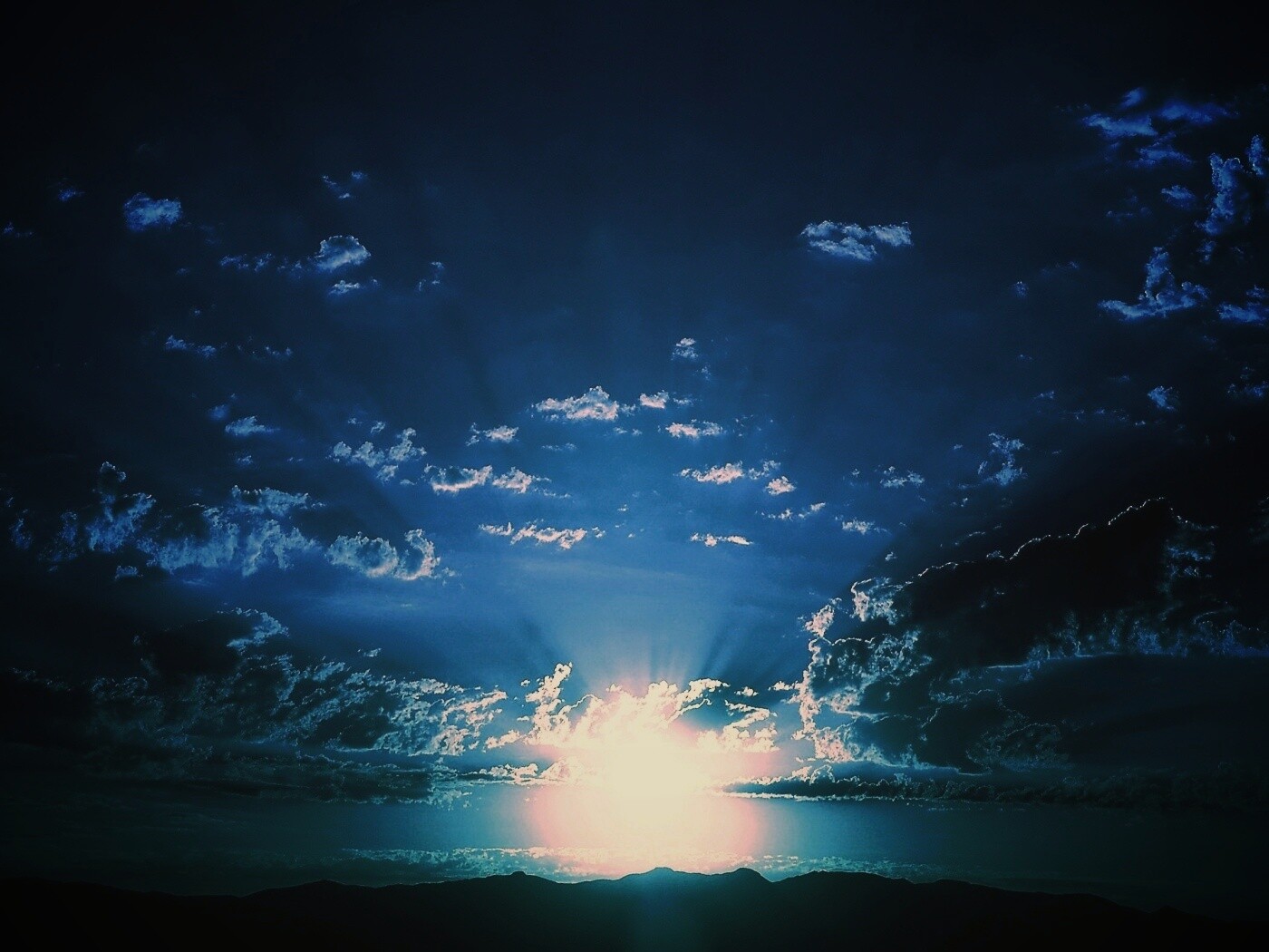 Восход в горах обои