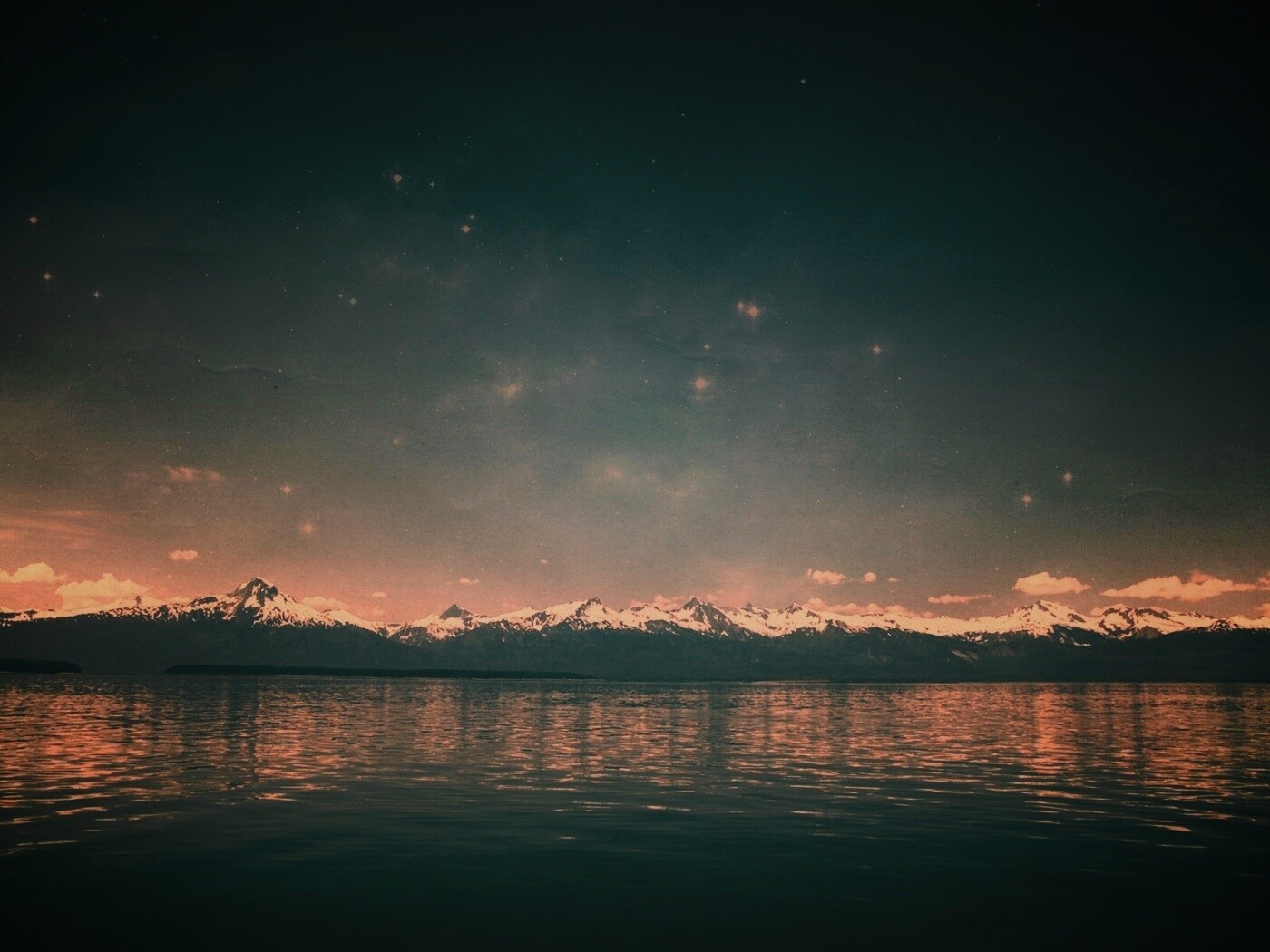 Горы за морем обои