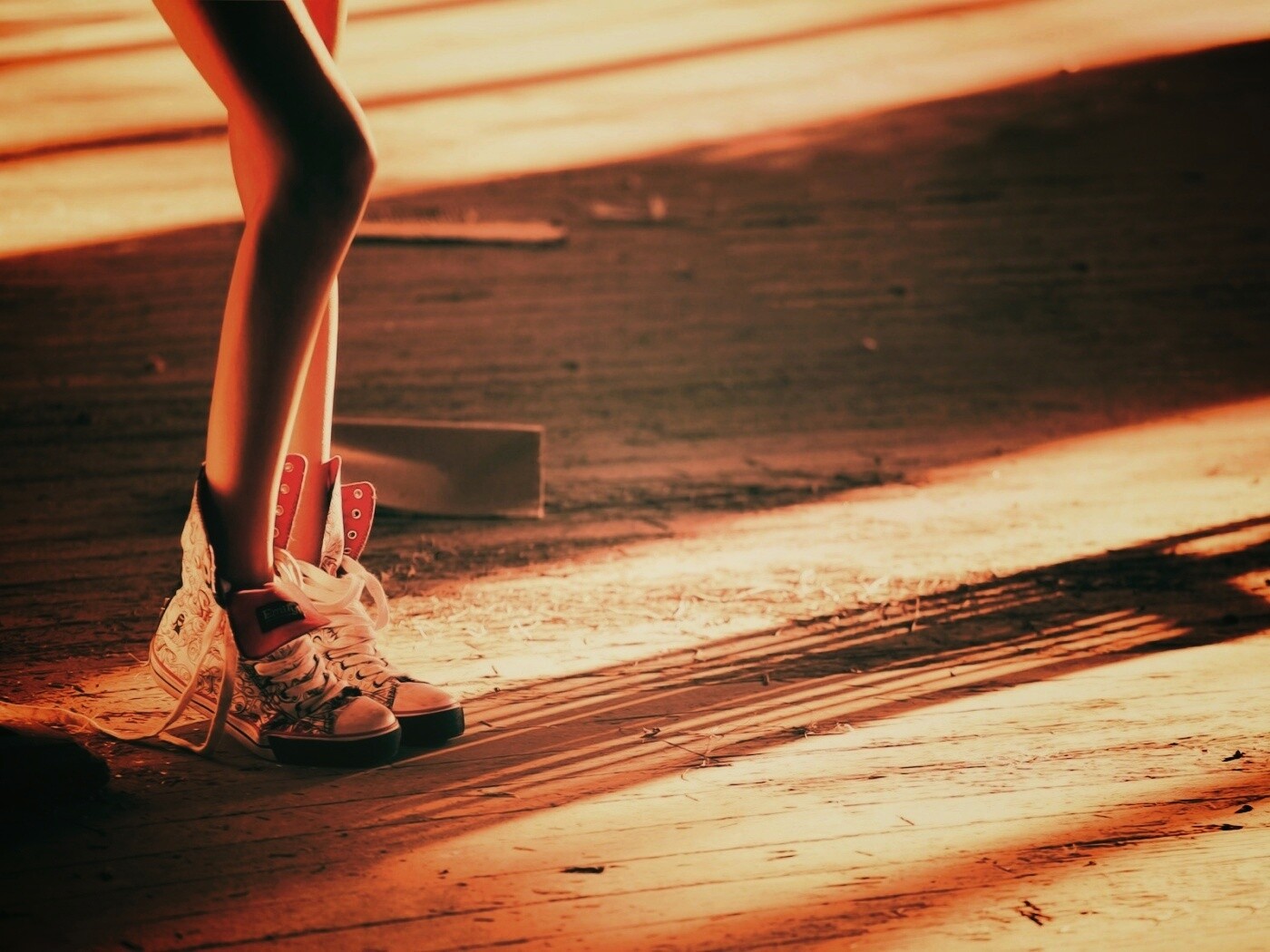 Ножки в кедах обои