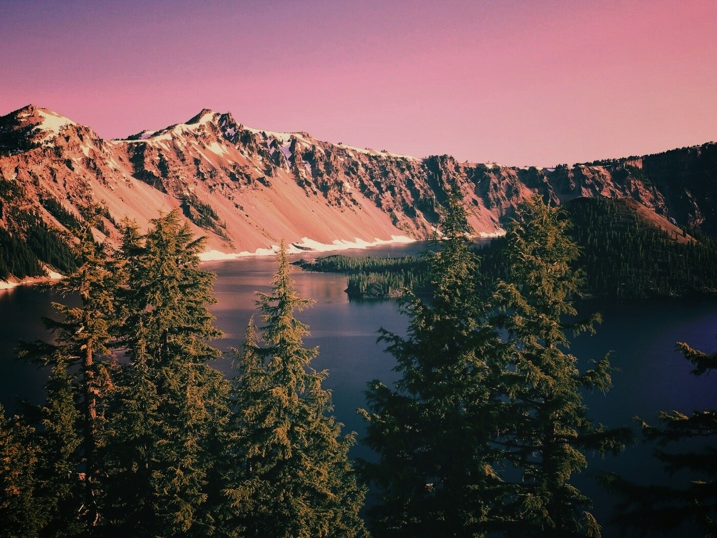 Озеро в кратере обои