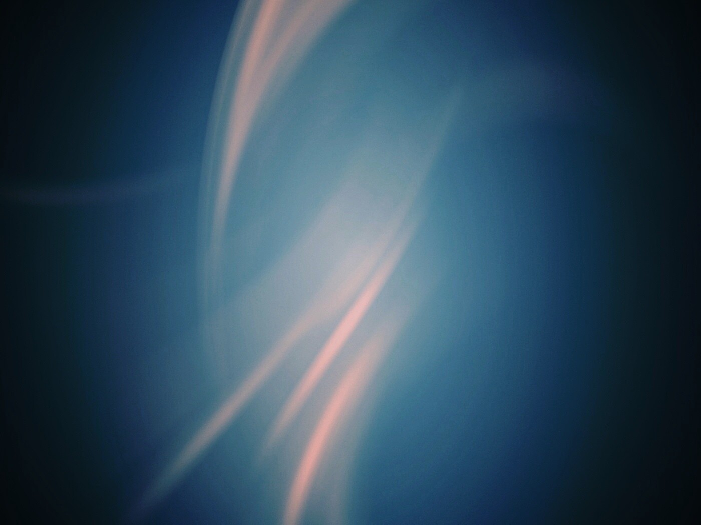 Бледно белые завитки обои