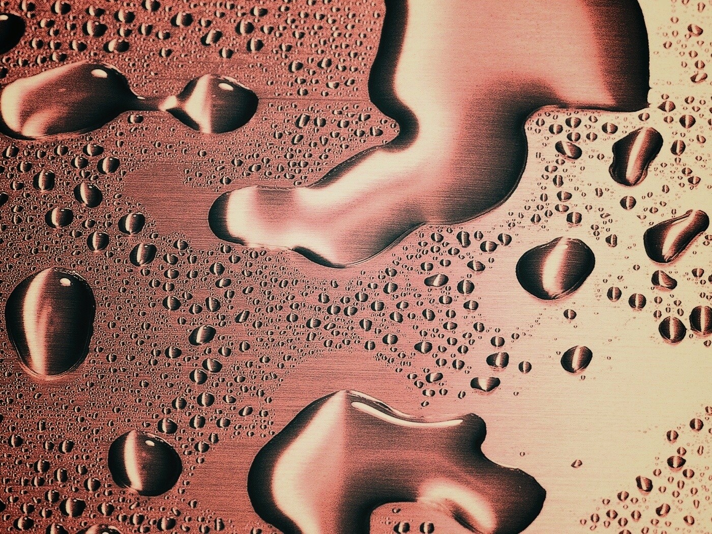 Вода на металлической поверхности обои