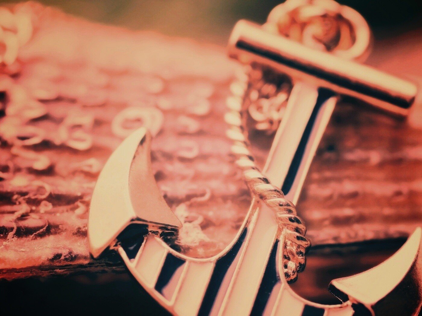 Кулон в виде якоря обои