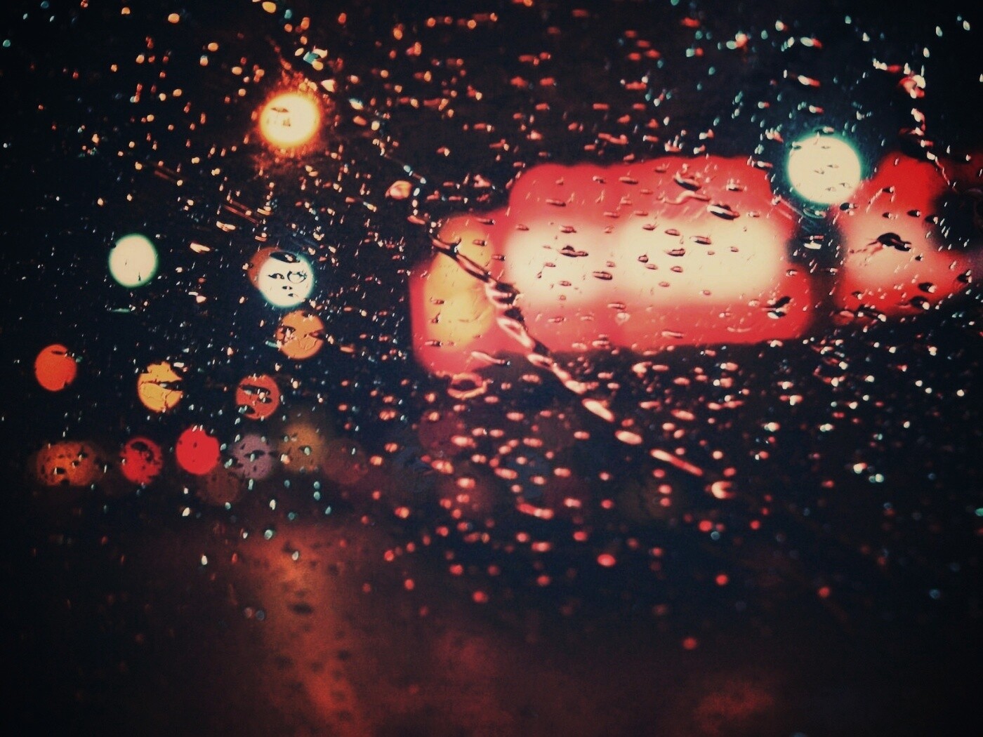 Дождь на стекле обои