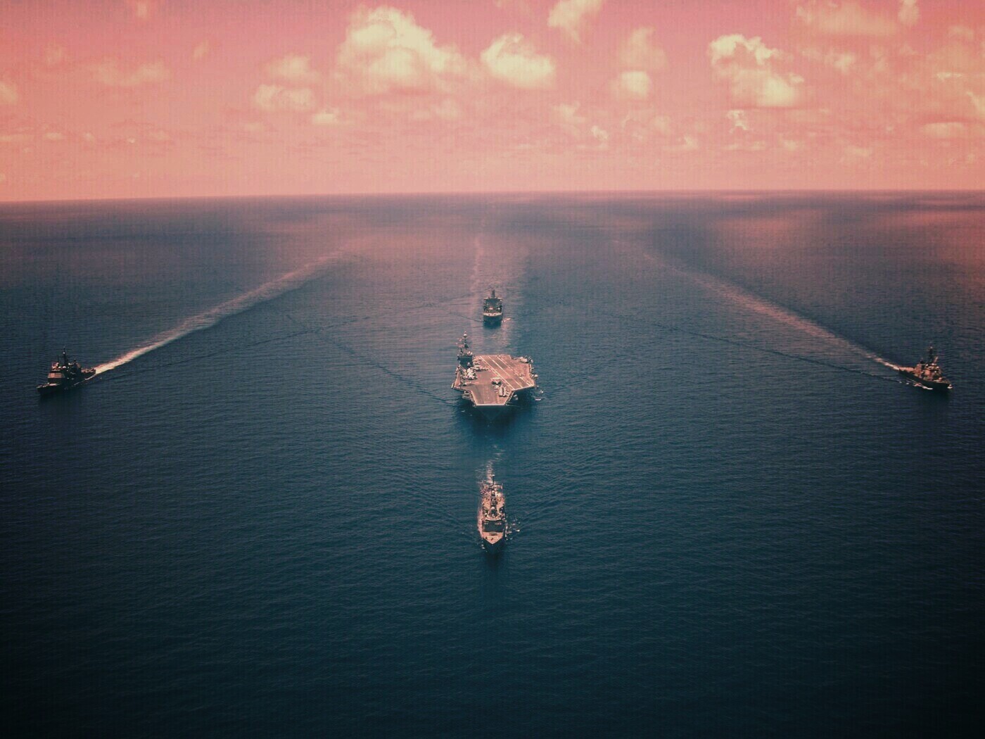 Авианосец с эскортом обои