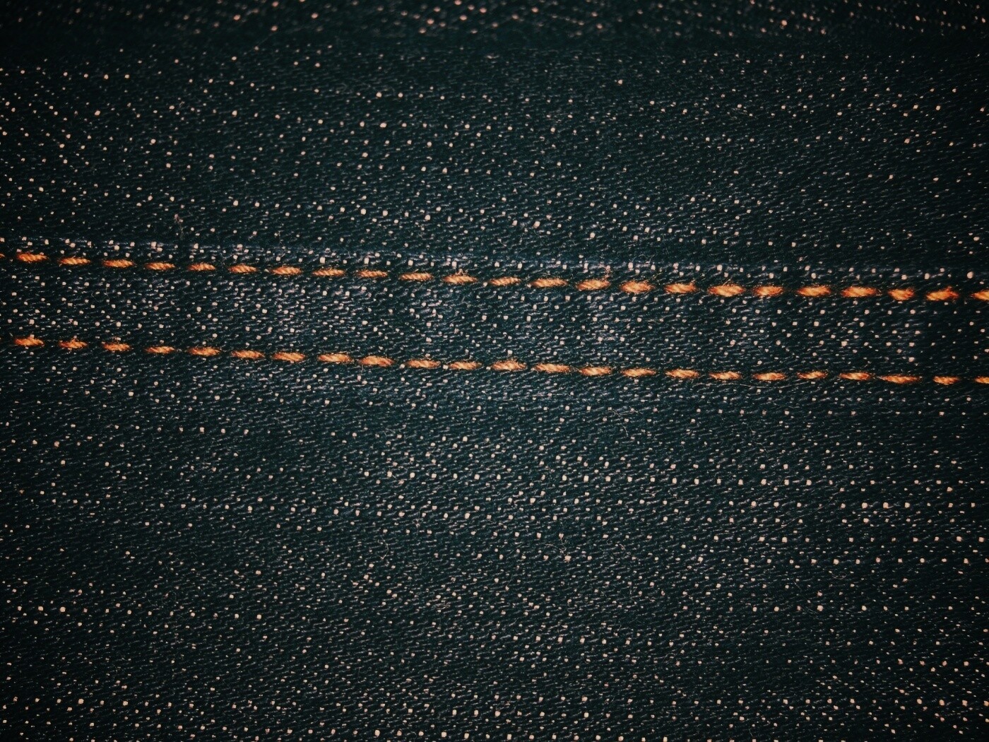 Темная джинсовая ткань со строчкой обои