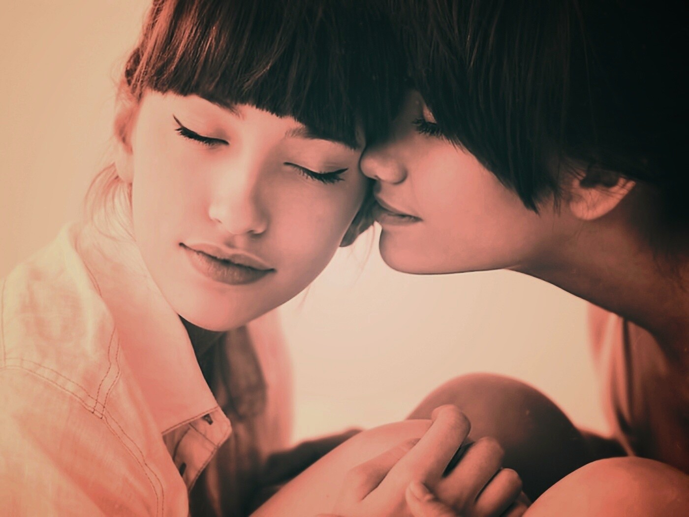 Две очень красивые девушки обои