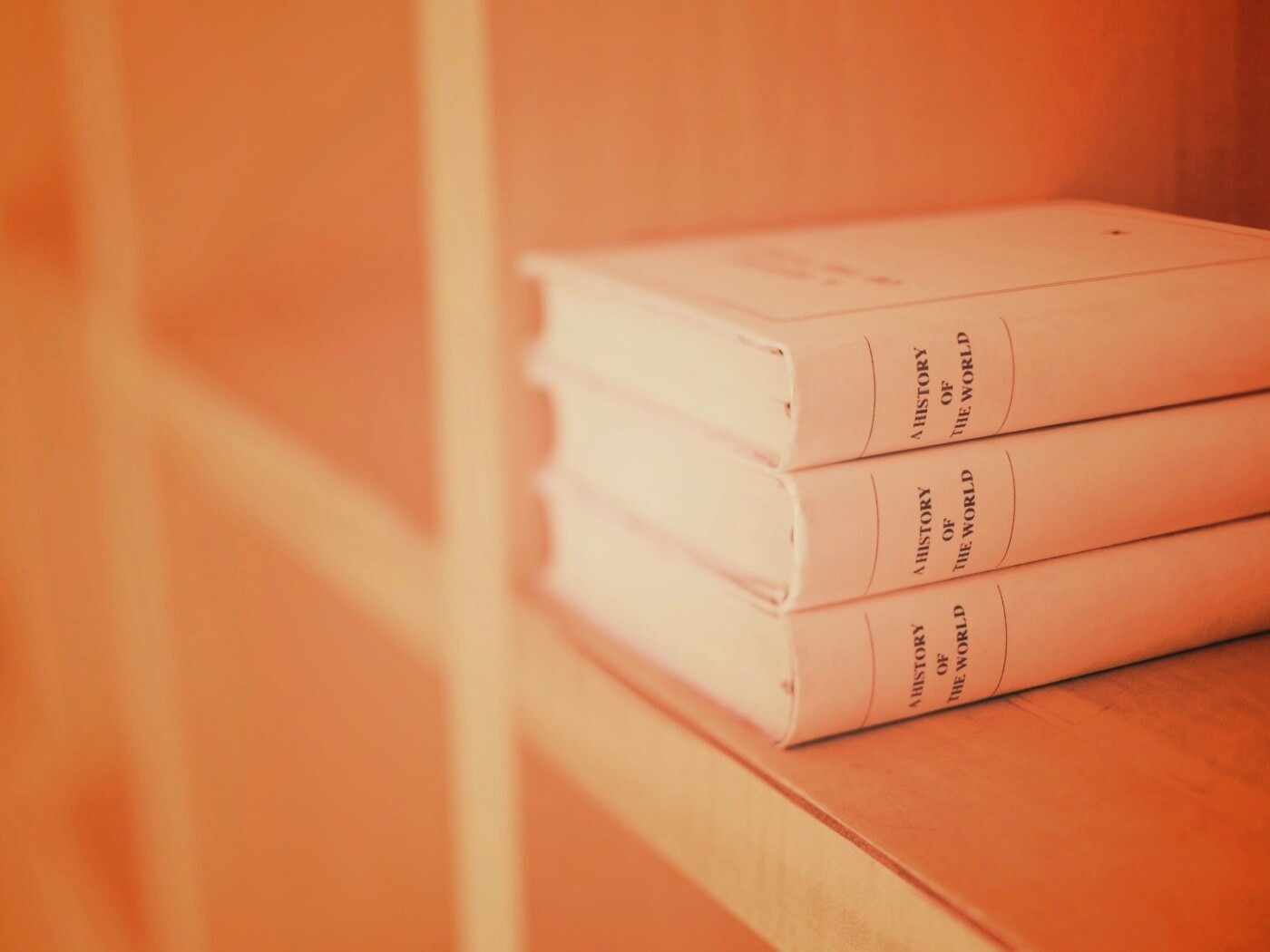 Книги на полке обои