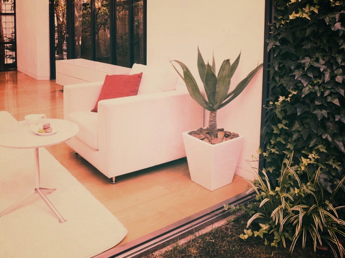 Белое кресло обои