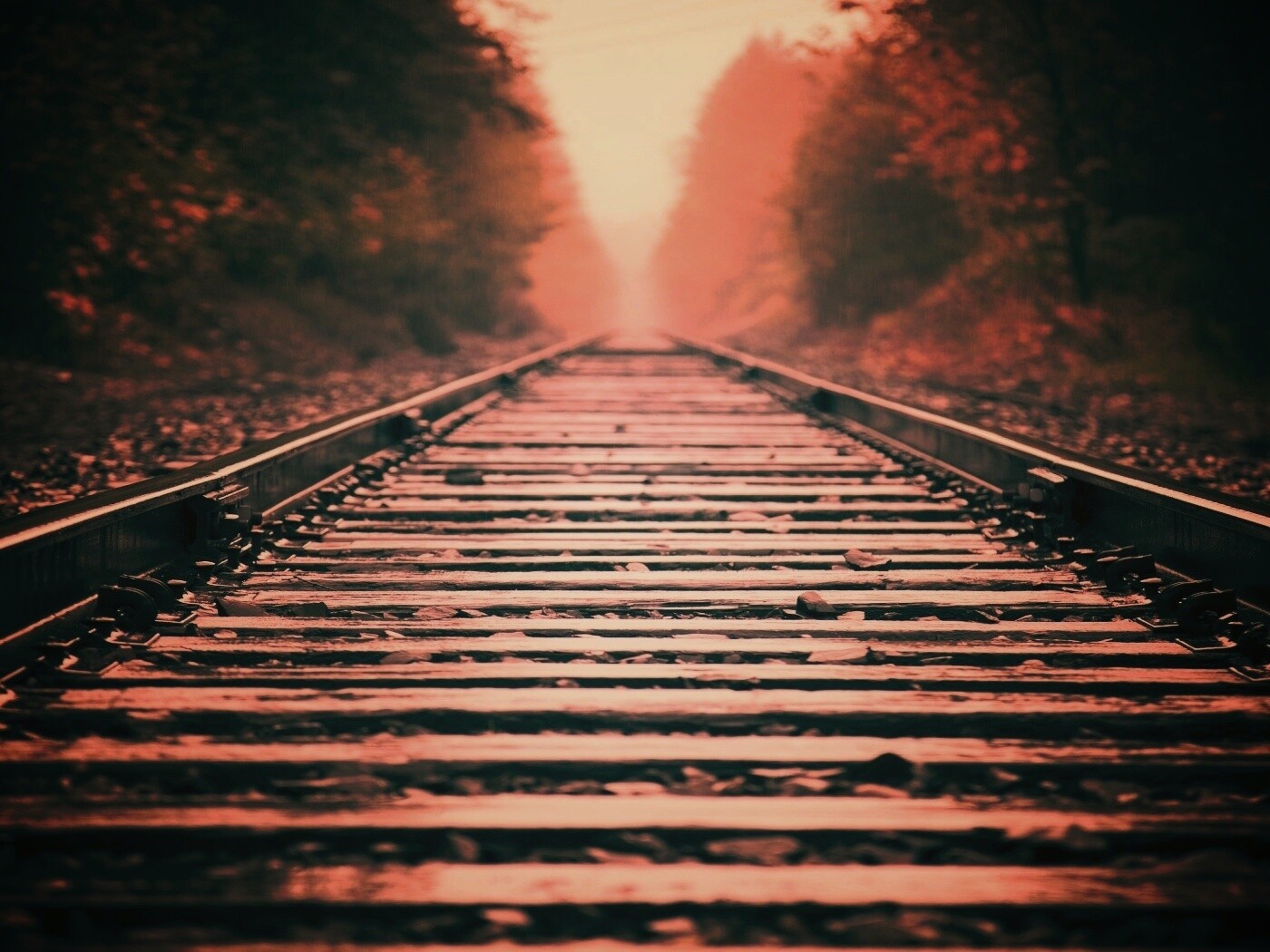 Железная дорога после дождя обои