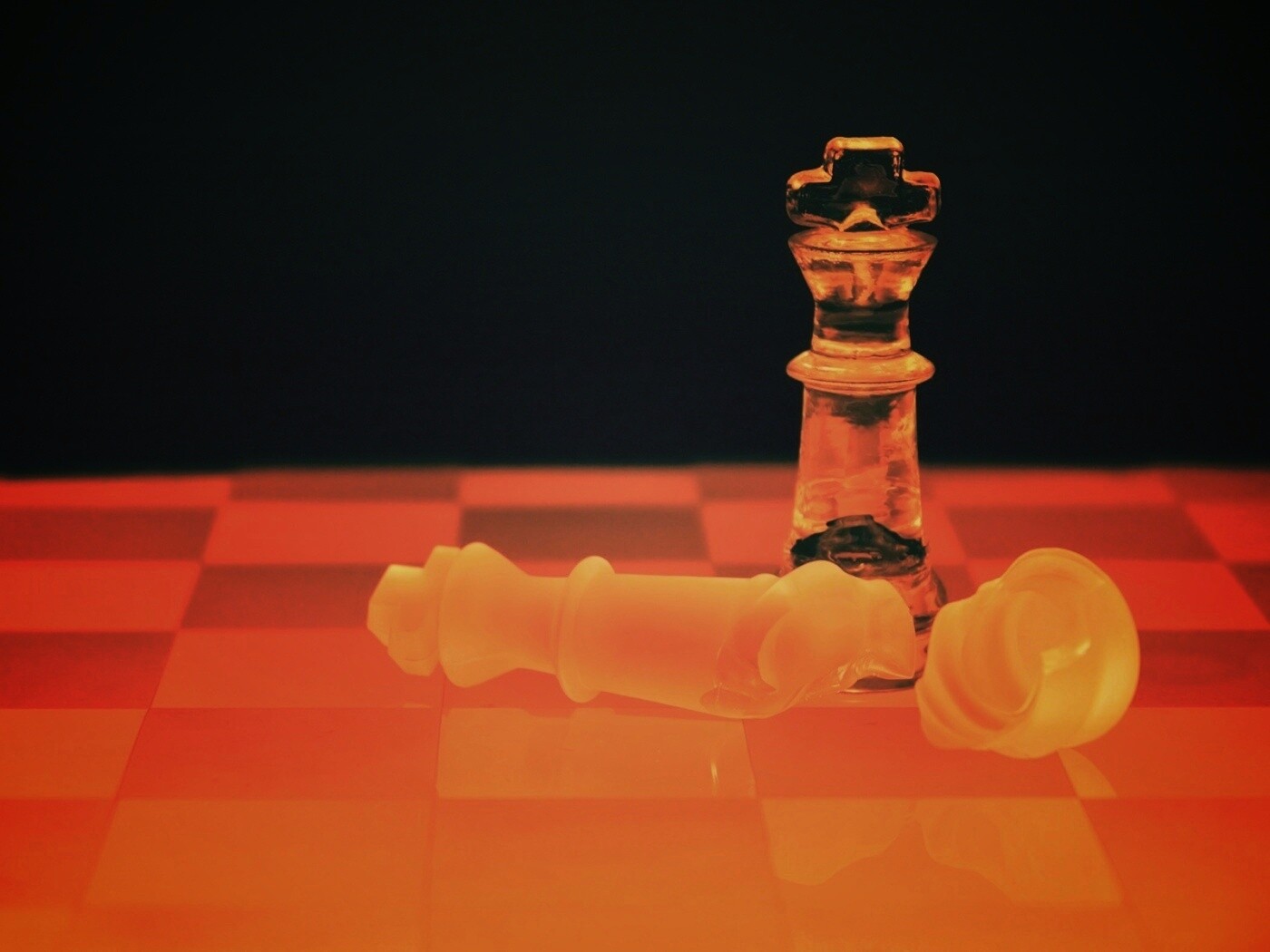 Две шахматных фигуры обои