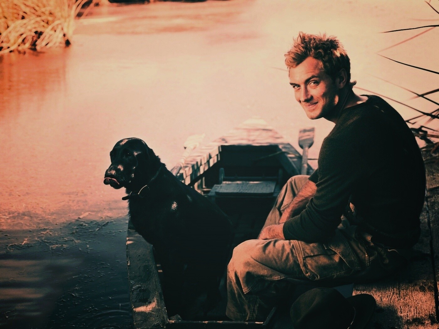 Джуд Лоу на лодке обои