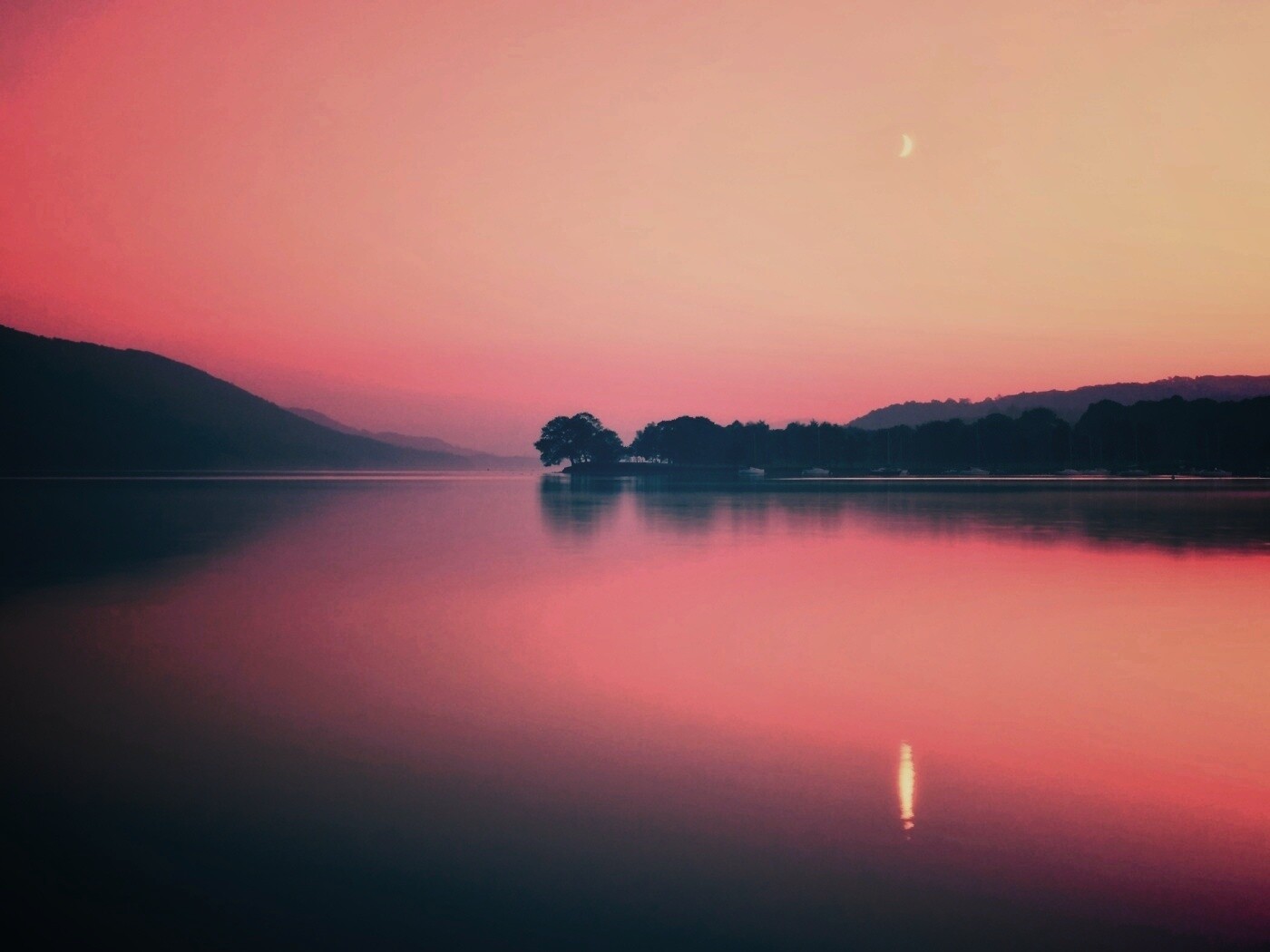 Сумерки над озером обои