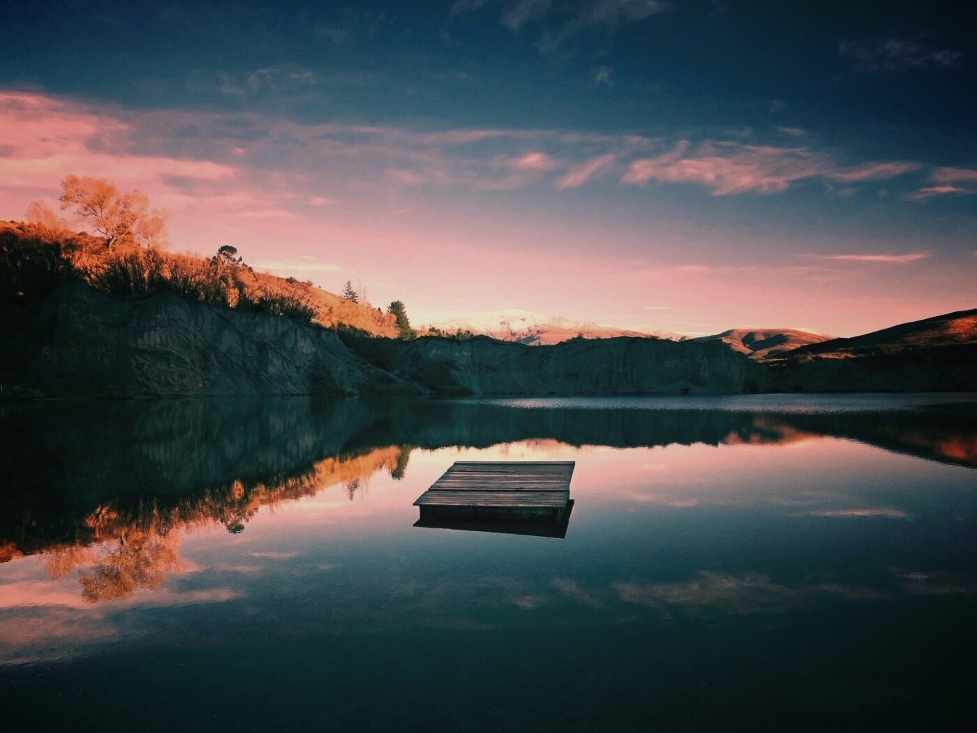 Уединенное озеро обои