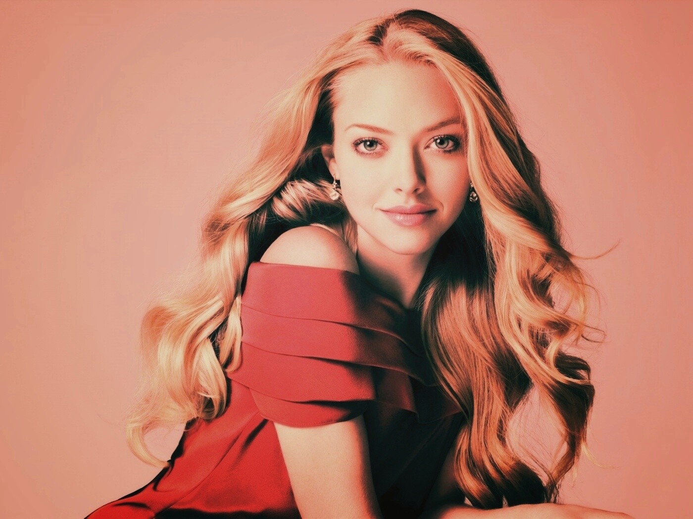 Красавица Аманда Сэйфрид обои