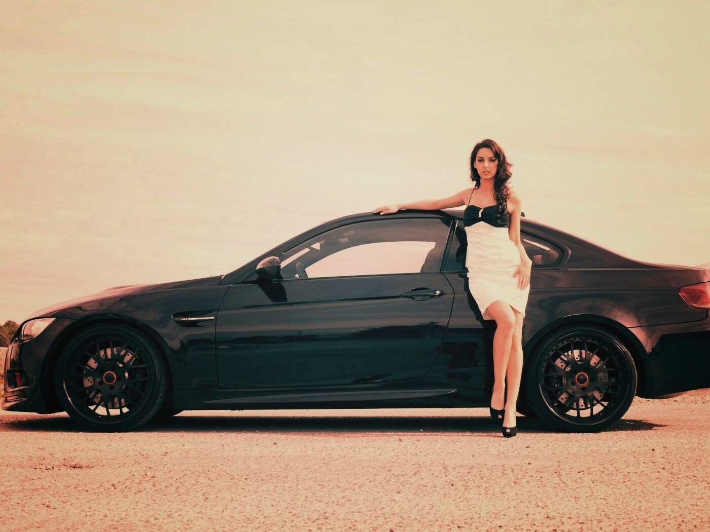 BMW и девушка обои