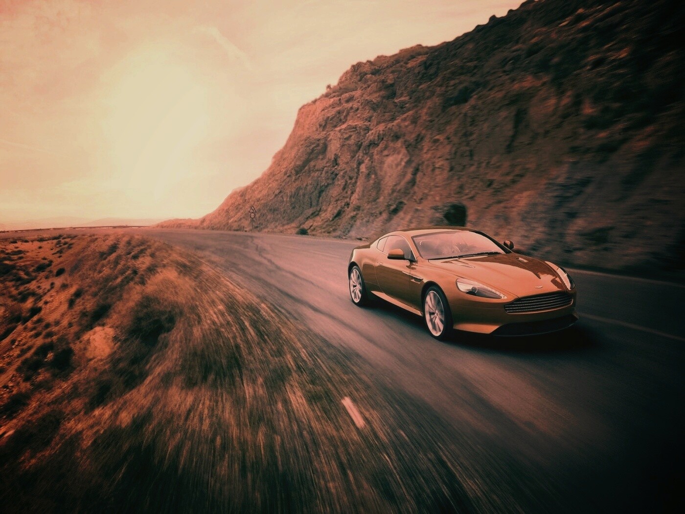 Aston Martin в горах обои