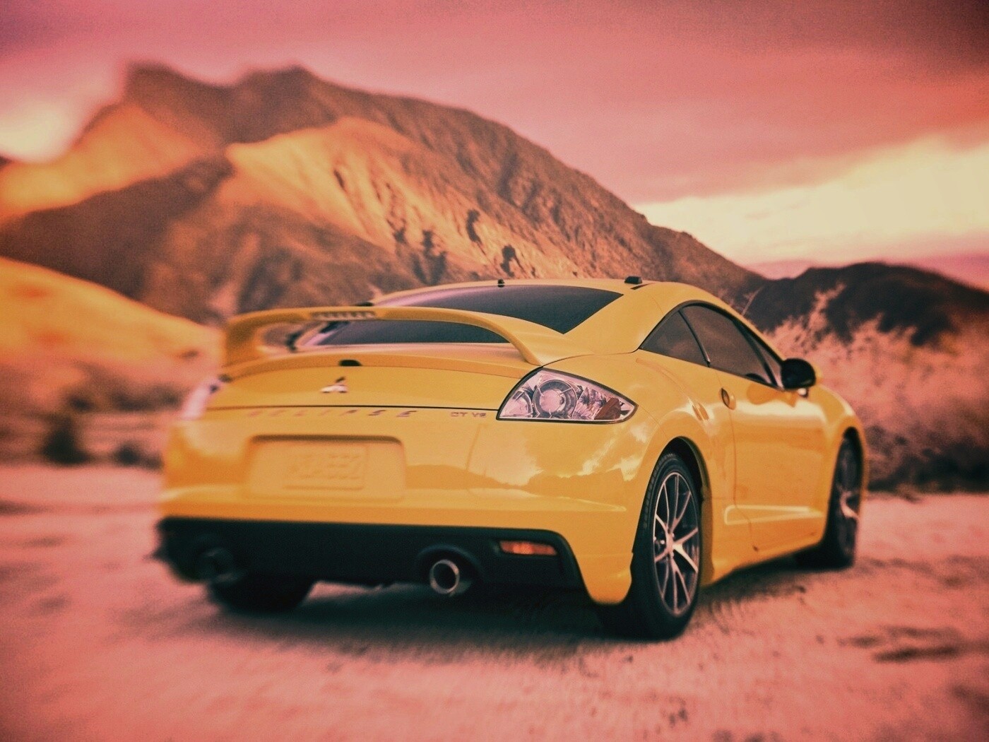 Mitsubishi в горах обои