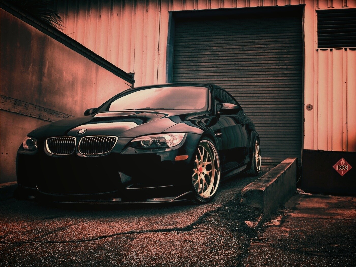 Чёрный БМВ обои