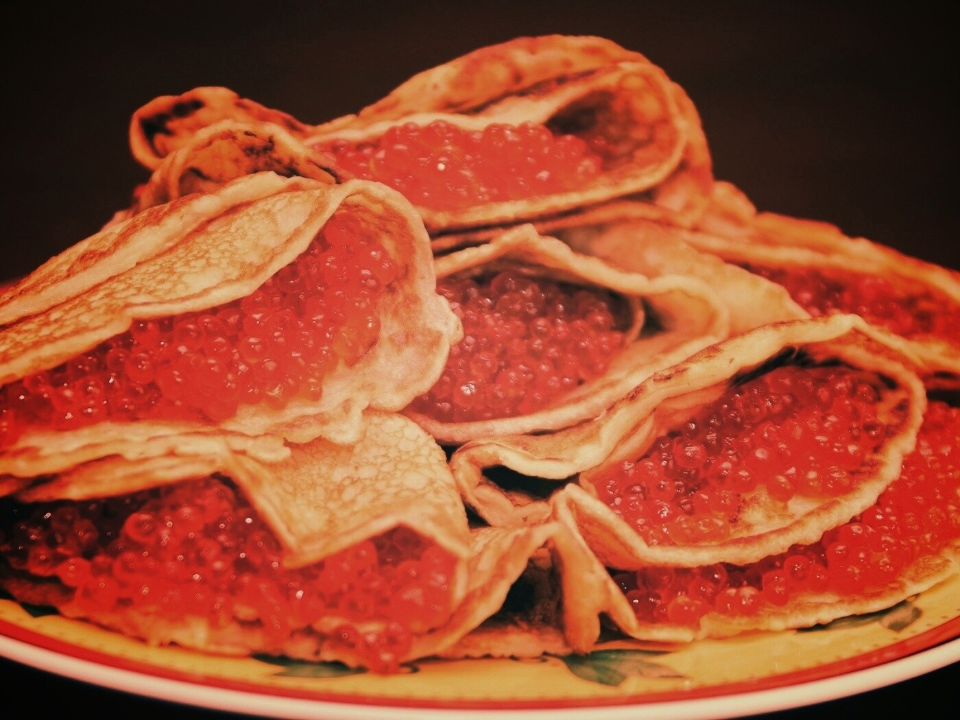 Блины с красной икрой обои