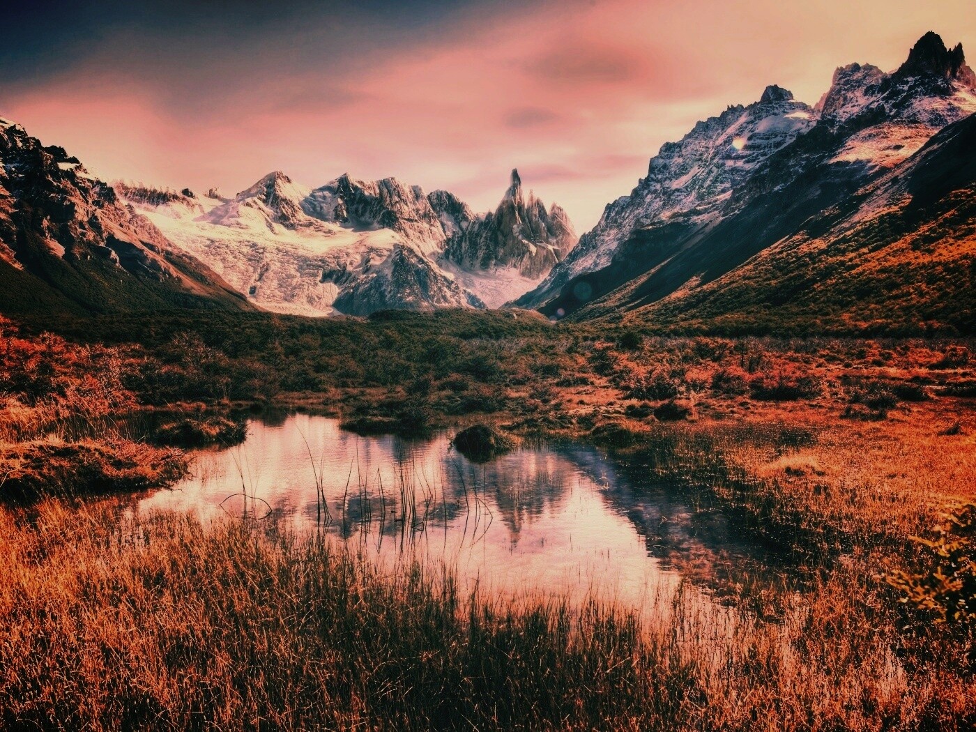 Болота на фоне гор обои