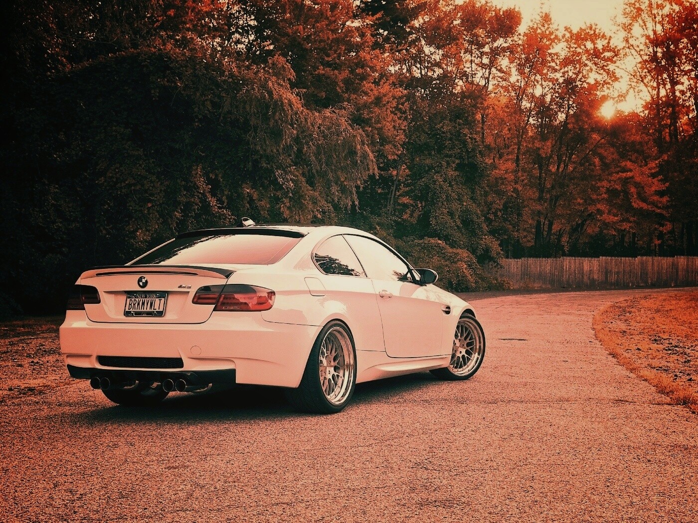 Белый BMW M3 обои