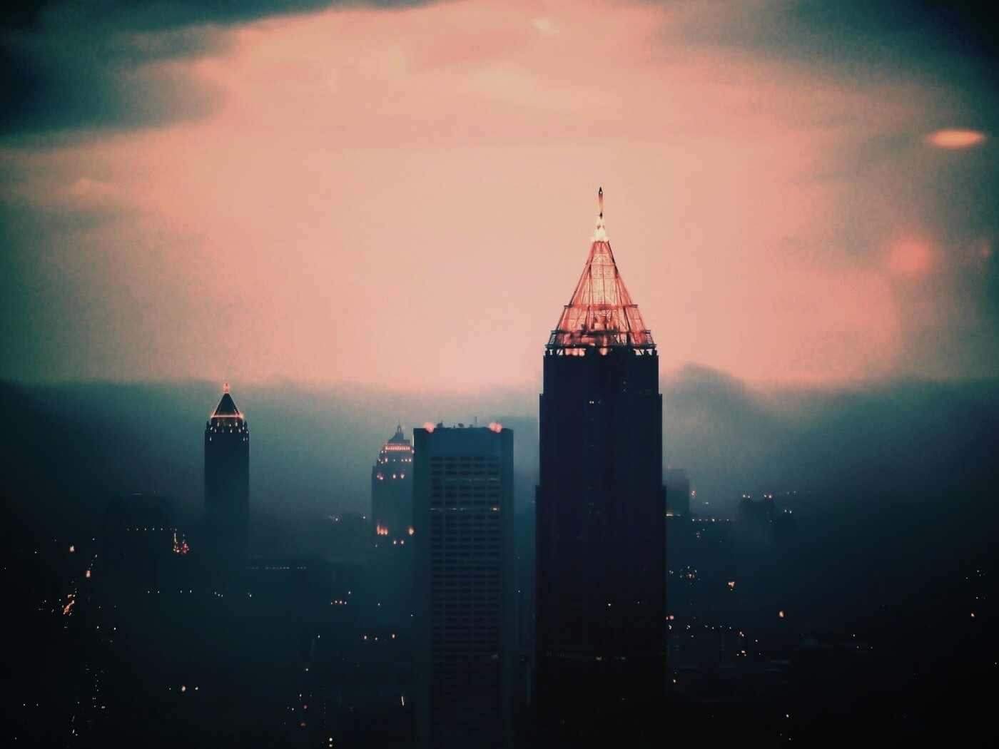 Небоскребы в тумане обои