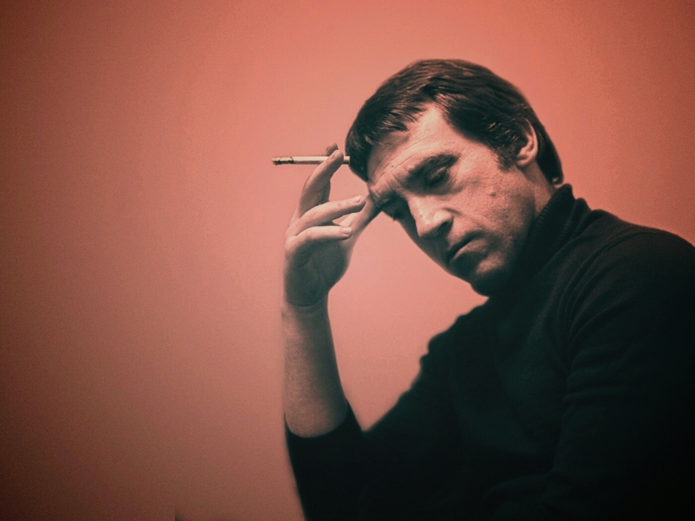 Владимир Высоцкий с сигаретой в руке обои