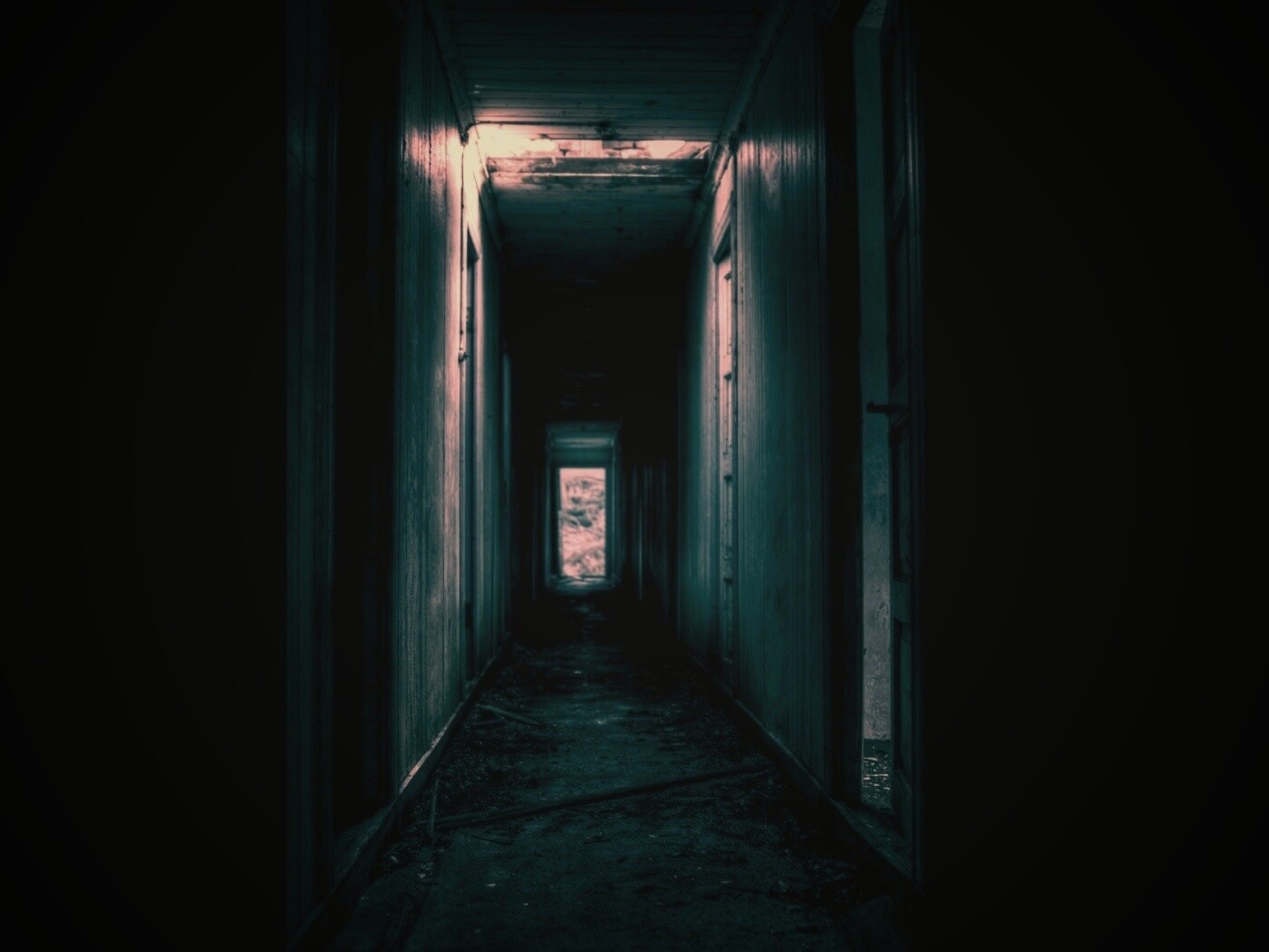 Страшный коридор обои