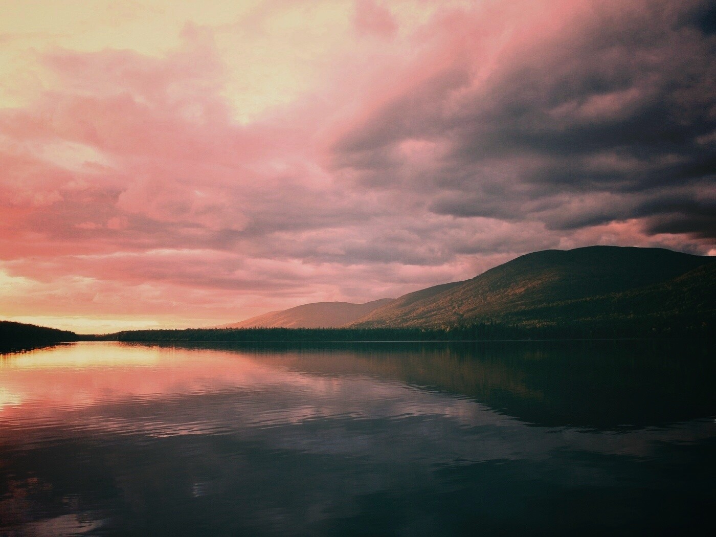 Вид на озеро обои