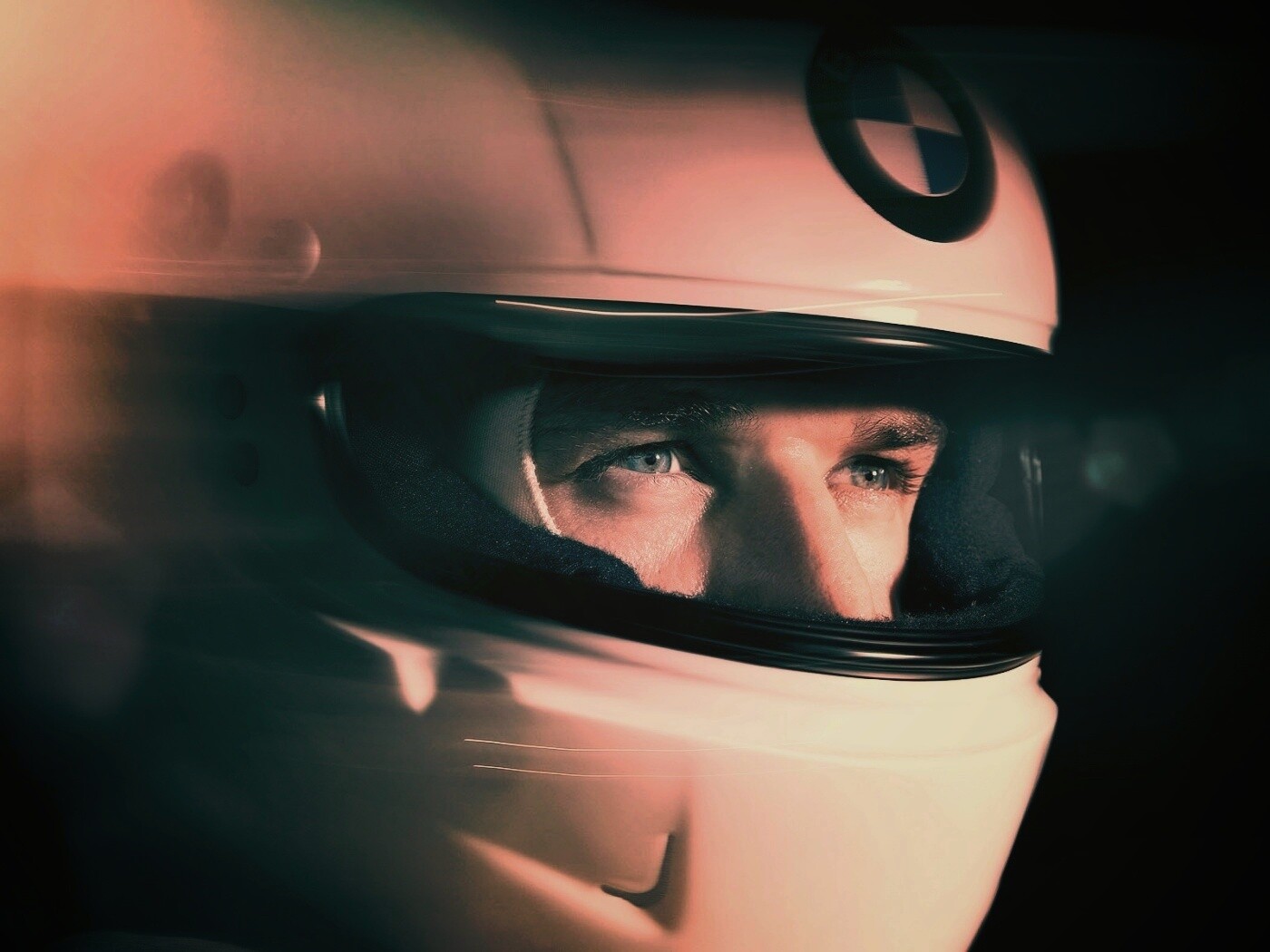 Гонщик BMW обои