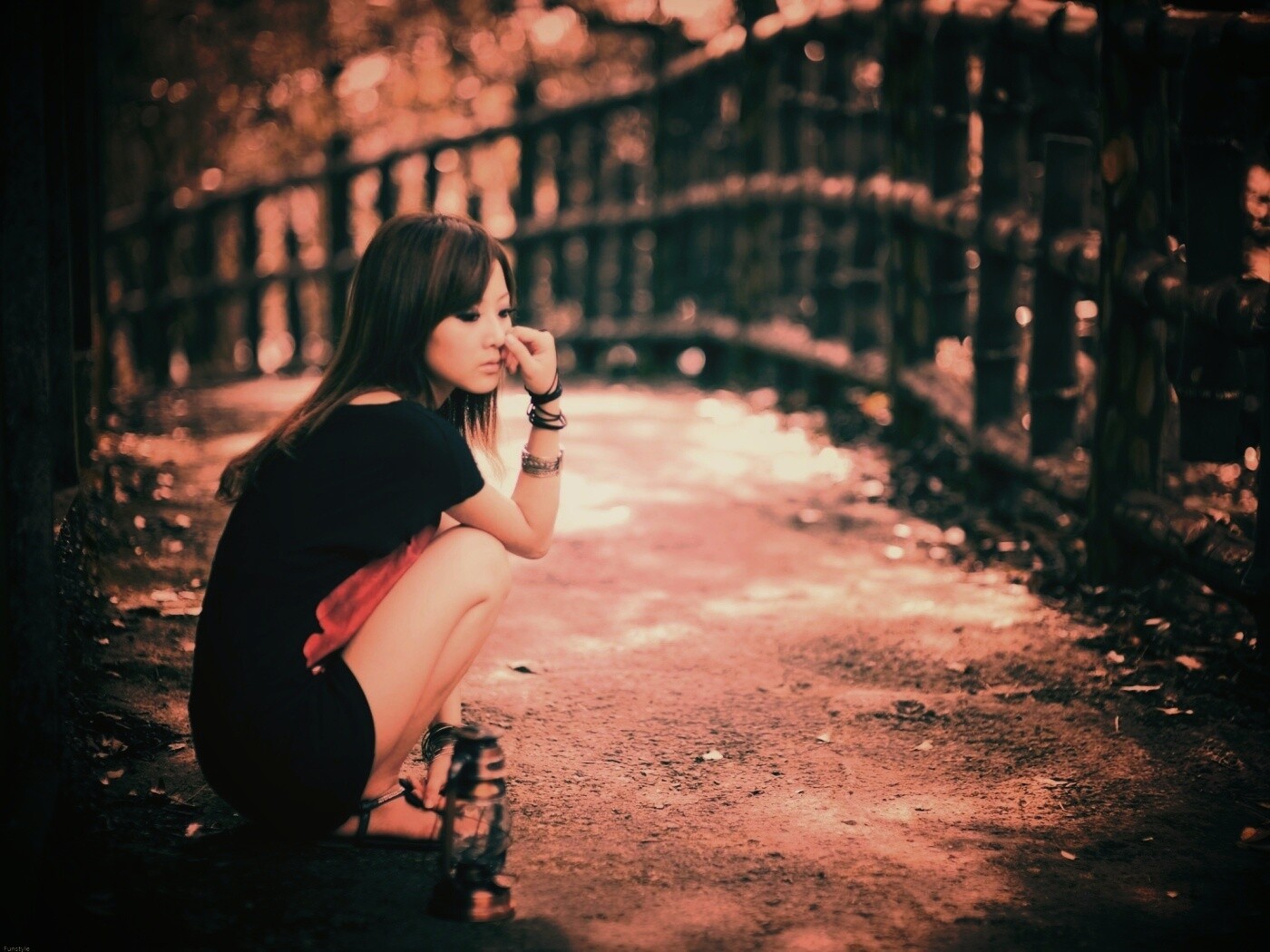 Грустная японская девушка обои