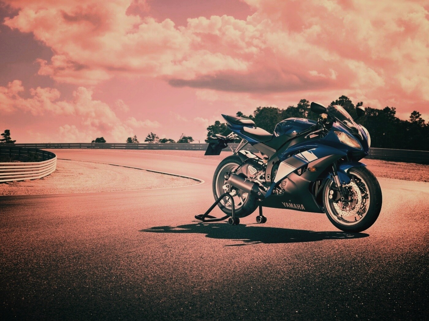 Yamaha R6 на трассе обои